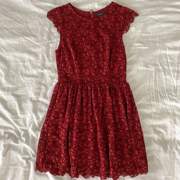 2/$60💛 CLOSET CLEAN OUT: Aritzia lace dress - Picture 1 of 9